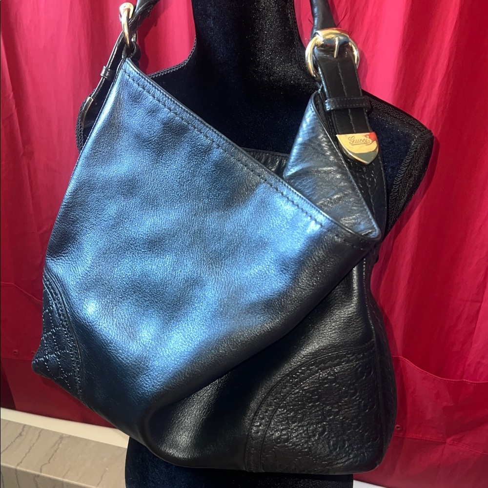 💯 Authentic Gucci Black Leather Shoulder Bag with Gold Details